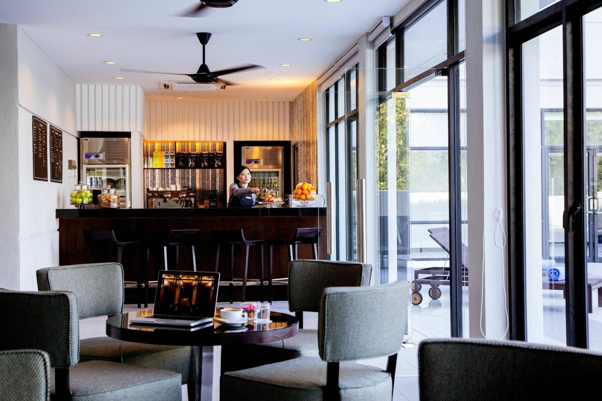 Ac Hotel By Marriott Kuantan Exterior photo