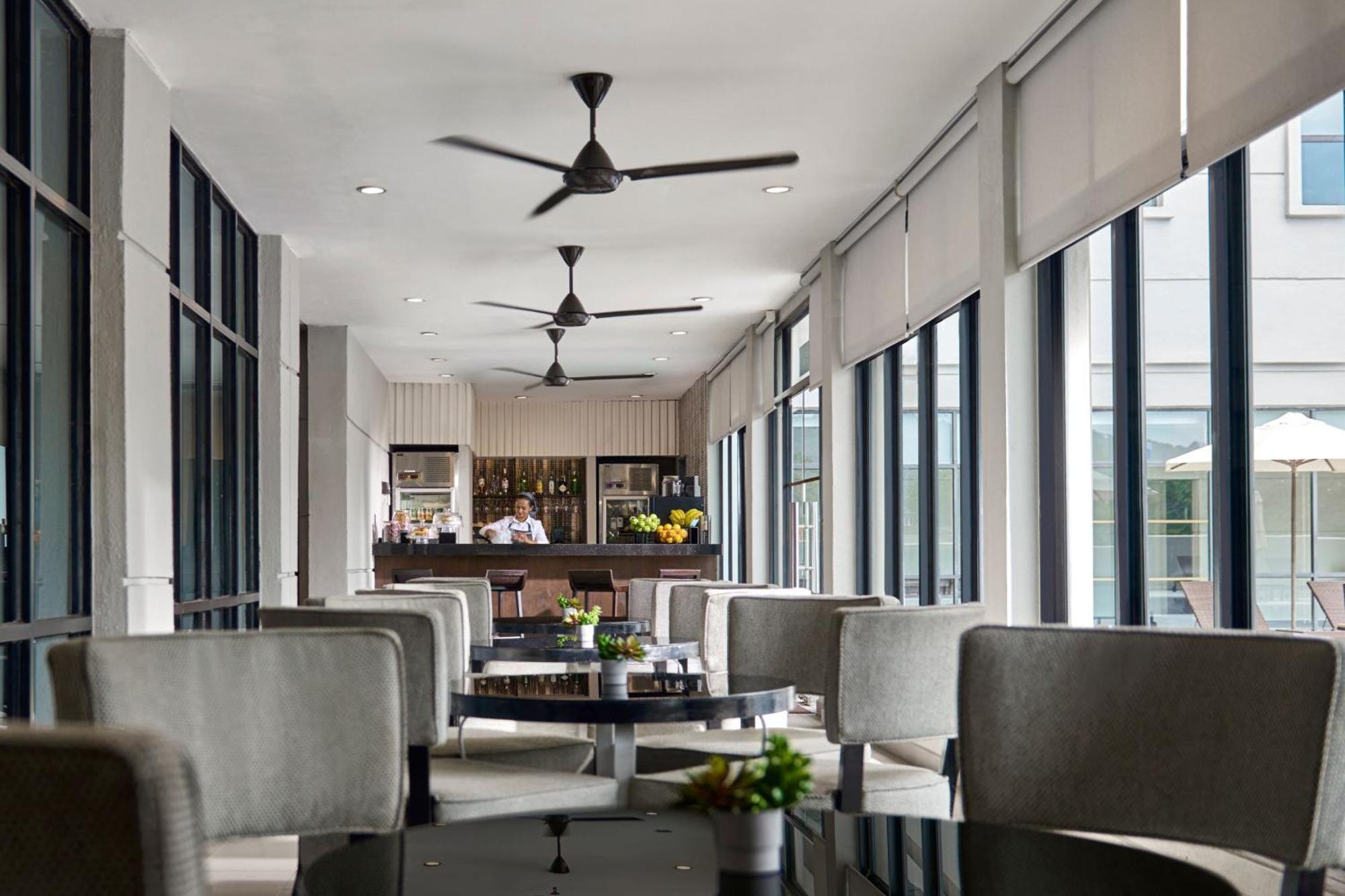 Ac Hotel By Marriott Kuantan Exterior photo