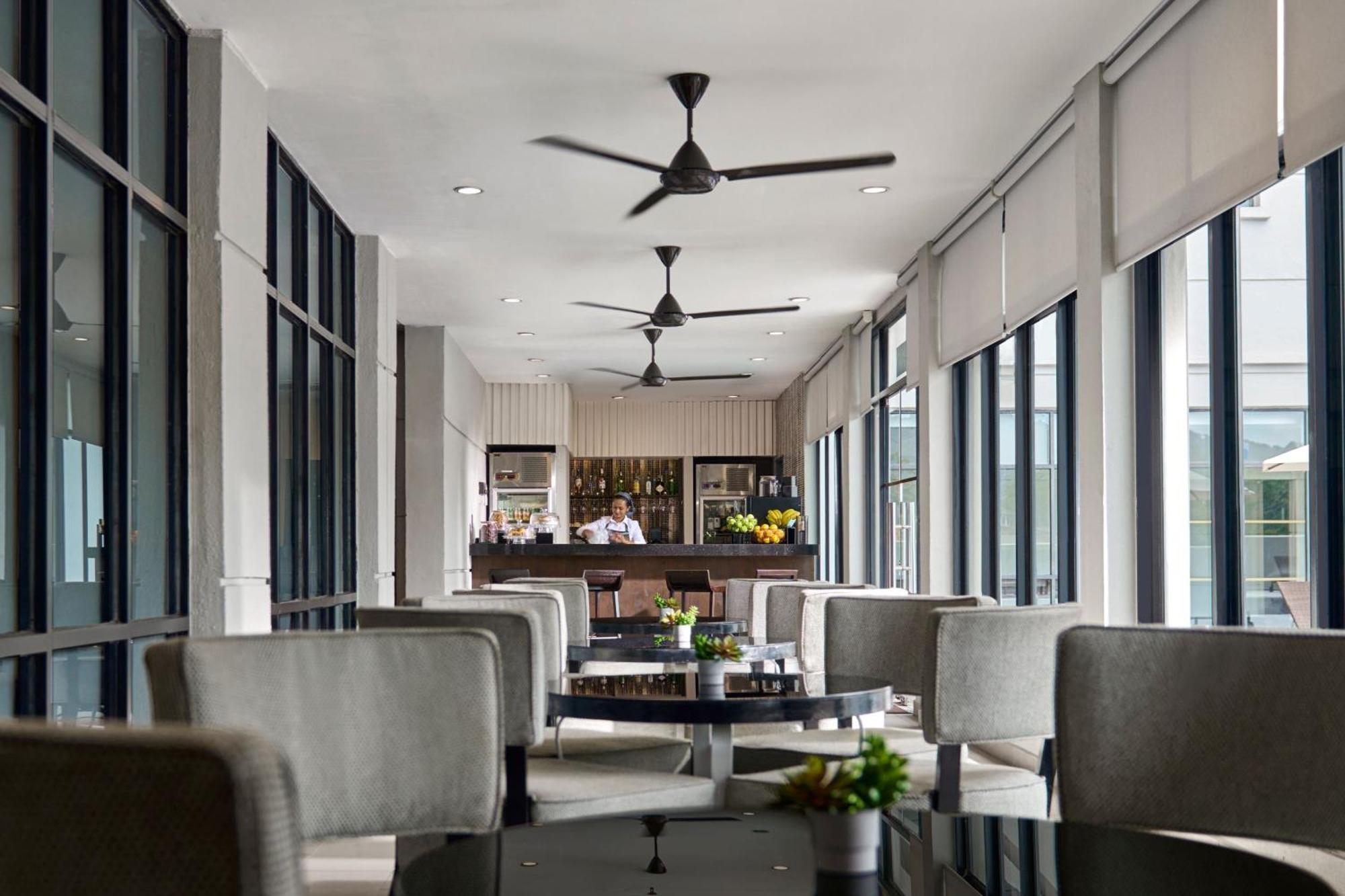 Ac Hotel By Marriott Kuantan Exterior photo